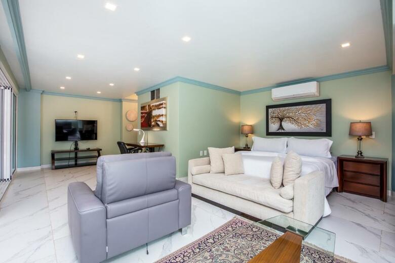Ocean Frontage Cottage