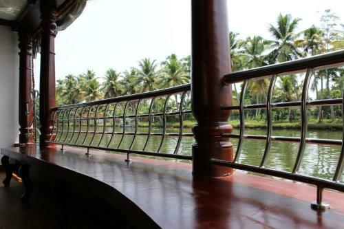Pournami Houseboats