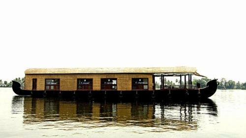 Pournami Houseboats