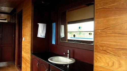 Pournami Houseboats