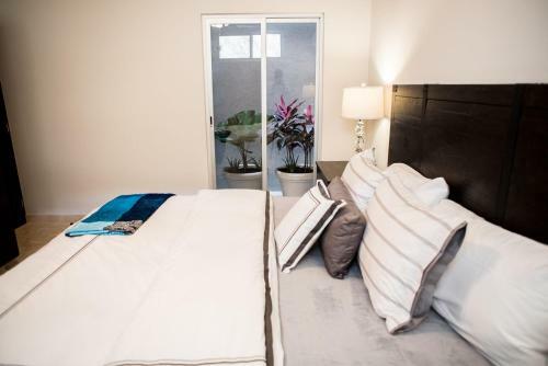 Cascadas de Pedregal 711 3 Br By Casago