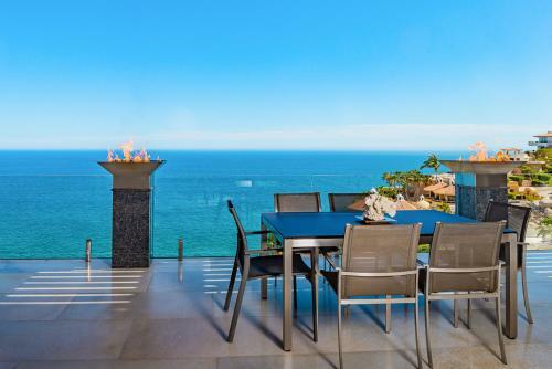 Centro Villa Sleeps 16 With Pool And Air Con