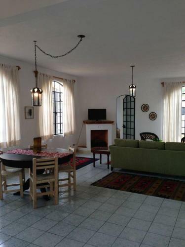 Lovely Centrally Located Large Bright One Bedroom Apartment