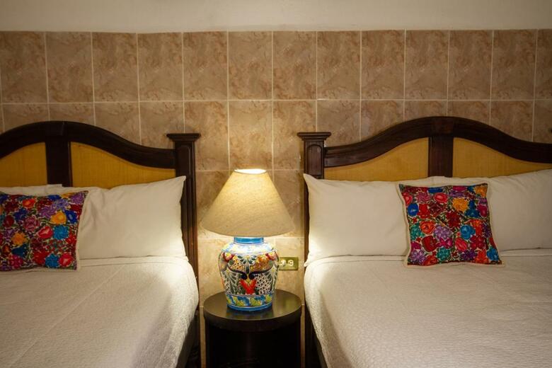 Hotel & Hostal Del Sol
