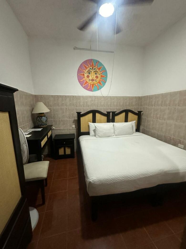 Hotel & Hostal Del Sol