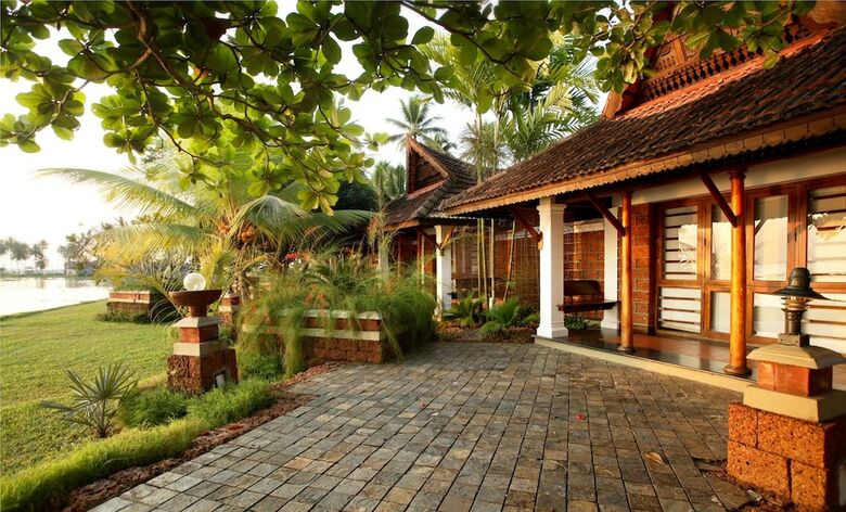 Hotel Punnamada Resort