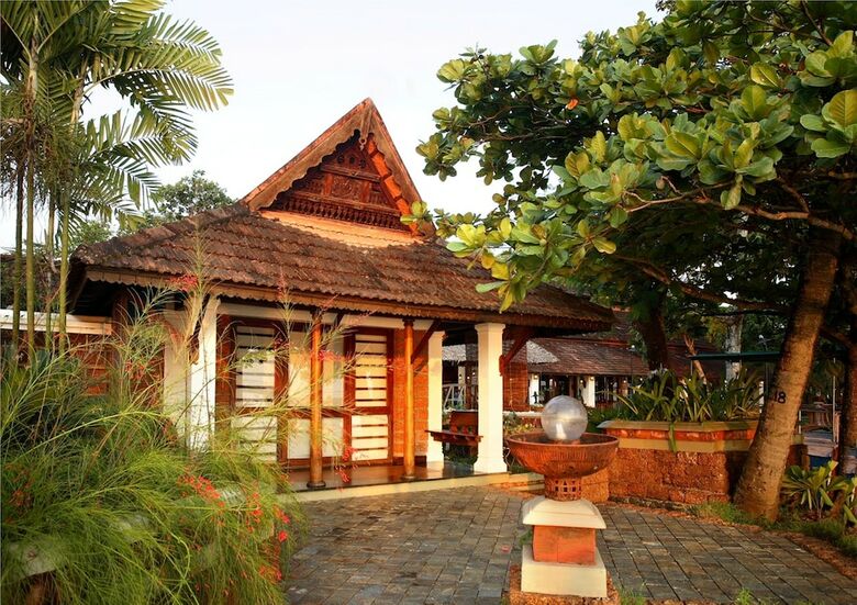 Hotel Punnamada Resort