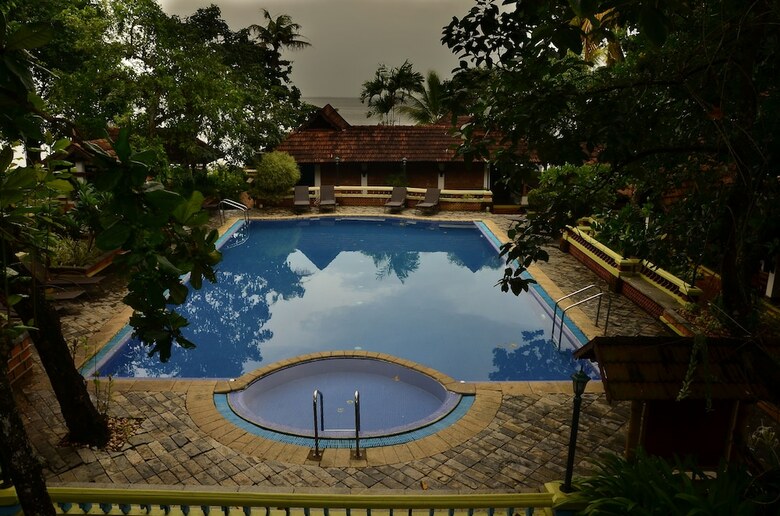 Hotel Punnamada Resort