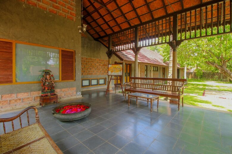 Hotel Punnamada Resort