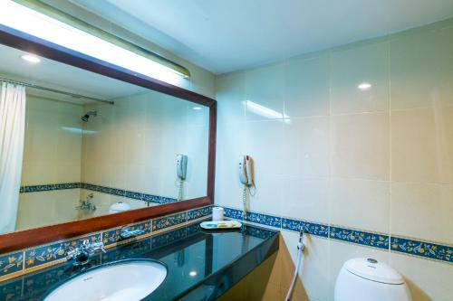 Golf View Hotels & Suites