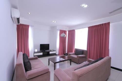 Kk Apartment - 3 Bedrooms Suite @ Likas