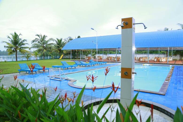 Hotel Blue Waters Cherai