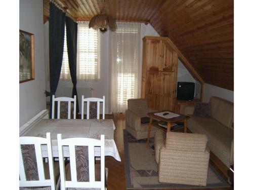 Holiday Home Hegyalja Utca-vonyarcvashegy