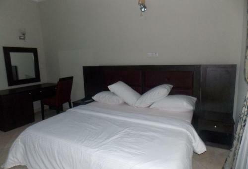 Hostal Room In Lodge - Eliata Suitesfestac Town