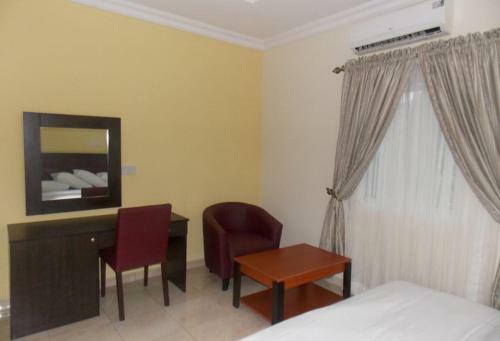 Hostal Room In Lodge - Eliata Suitesfestac Town