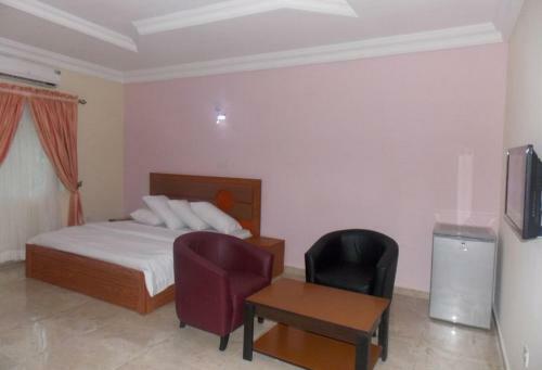 Hostal Room In Lodge - Eliata Suitesfestac Town