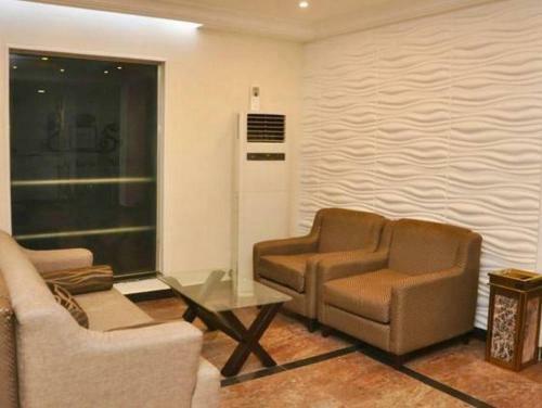 Hotel De-brass Suites