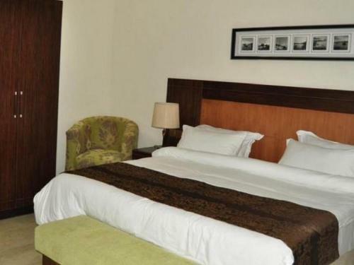 Hotel De-brass Suites