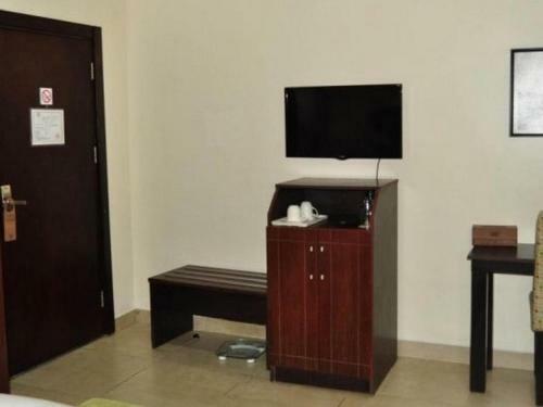 Hotel De-brass Suites