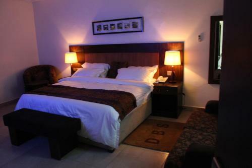 Hotel De-brass Suites