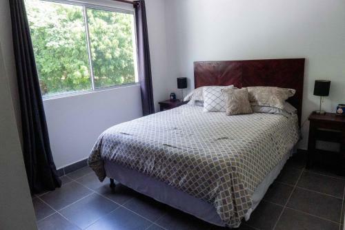 Hostal Townhome W Pool, Modern And Secure - Walk To Beach And Town