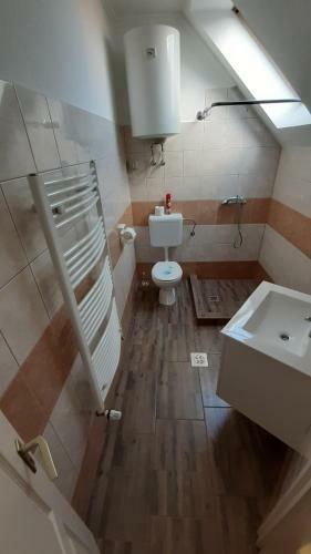 �lom Apartman