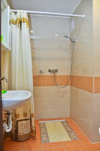Albergue M�dia Panzi� �s Apartmanh�z