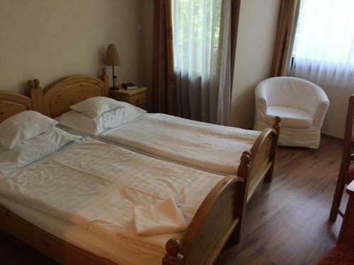 Posada Arany Szarvas Fogad� �s Captain Drakes Pub