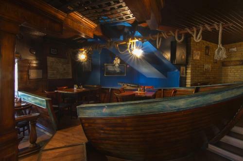 Posada Arany Szarvas Fogad� �s Captain Drakes Pub