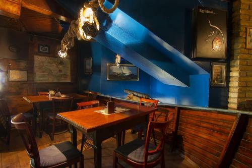 Posada Arany Szarvas Fogad� �s Captain Drakes Pub
