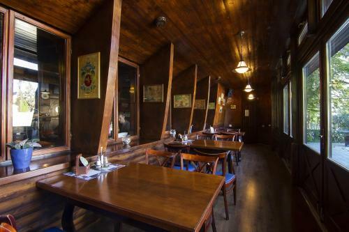 Posada Arany Szarvas Fogad� �s Captain Drakes Pub