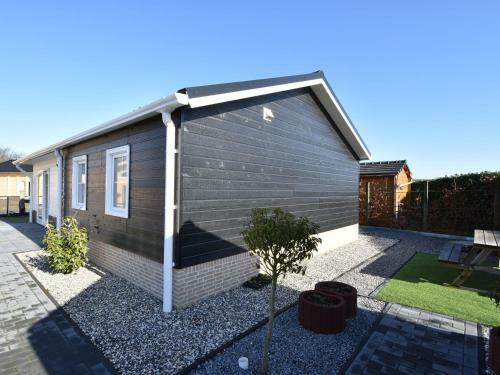 Premium Chalet In Sint Annaland With Garden