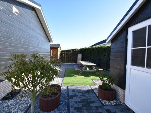 Premium Chalet In Sint Annaland With Garden