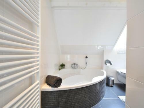 Modern Holiday Home In Wolphaartsdijk With Private Garden
