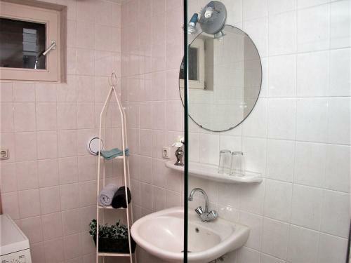 Peaceful Holiday Home In Zeewolde With Swimming Pool