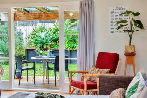 Sunny & Cozy Home Near Western Springs