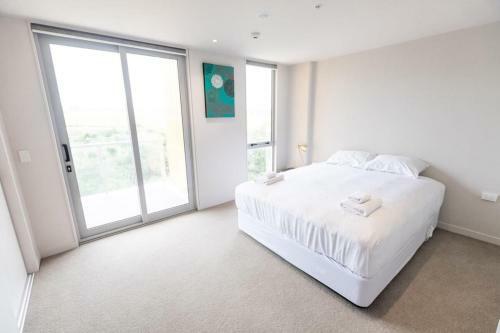 Large Four Bdr Apartment - Walk To Mallstadium