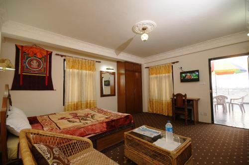 Hostal Room In Bb - Spacious Double Room - Hotel Manohara Pvt Ltd
