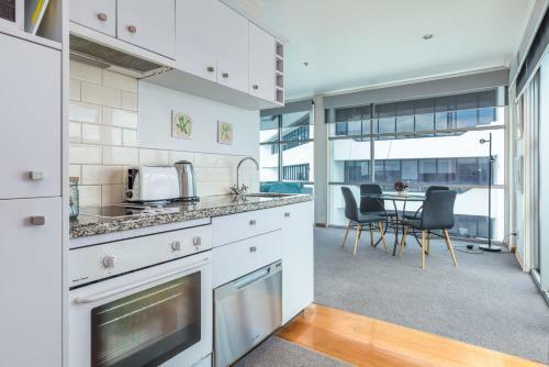 Apartamento Stunning Waterfront Location With Huge Balcony!