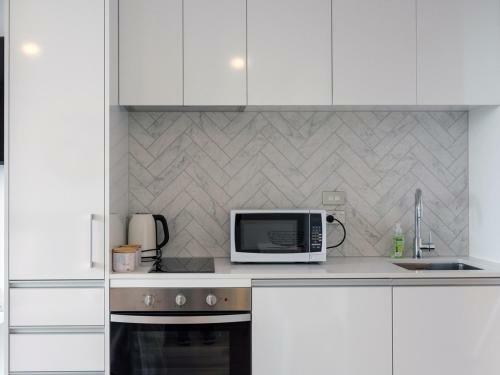 Apartamento Brand New! Spacious Studio Apt, Pool, Gym & Sauna