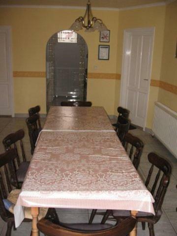 Hostal Mika Vend�gh�z