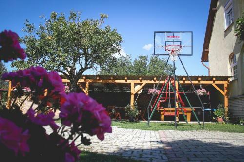 Hostal Mika Vend�gh�z