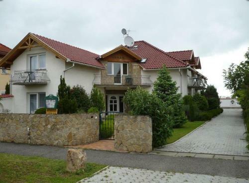 Janza Apartmanh�z