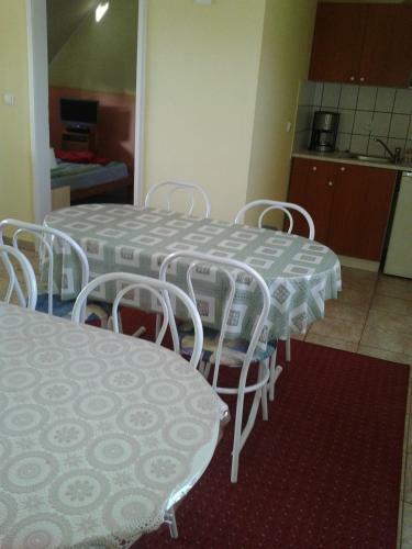 R�zsa Apartman