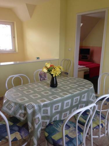 R�zsa Apartman