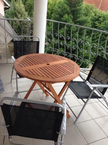 R�zsa Apartman