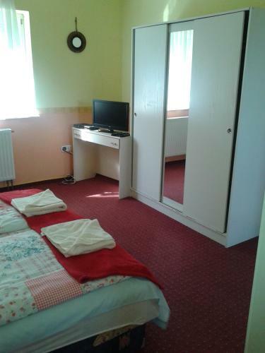 R�zsa Apartman