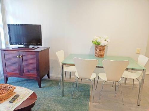 Two Bedroom City Apartment At Handy Location