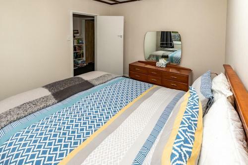 Manapouri Mountain Views - Manapouri Holiday House