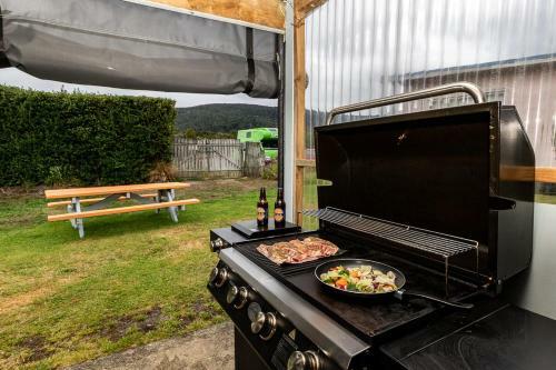 Manapouri Mountain Views - Manapouri Holiday House